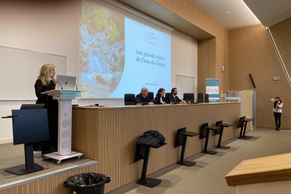 De gauche à droite : Mme Don Ignazi (journaliste)/ M.Giovannangeli (ancien président de l'OEHC et ancien vice-président du comité de bassin)/Mme Chiarelli-Luzi (nouvelle présidente de l'OEHC)/M.Mourlon (directeur de l'agence de l'eau RMC)